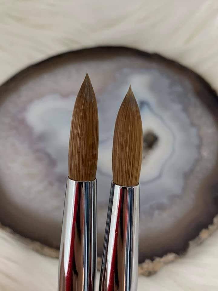 TNM - Beauty Plus Kolinsky 111 A+ Brush Size: 14 - 16 - 18